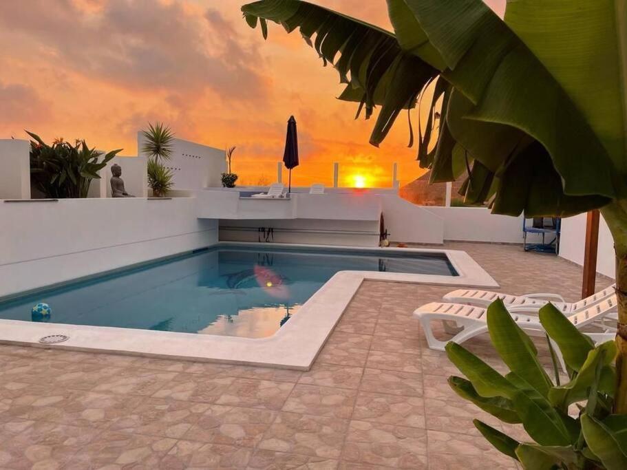 Gezellige Villa Met Prachtig Zicht En Zwembad Арона Экстерьер фото